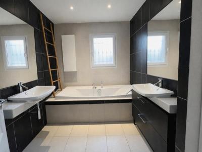 For sale Port-de-bouc 4 rooms 114 m2 Bouches du Rhone (13110) photo 1
