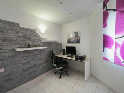 For sale Port-de-bouc 4 rooms 114 m2 Bouches du Rhone (13110) photo 4