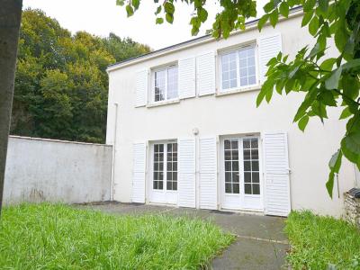 For sale Lucon 4 rooms 91 m2 Vendee (85400) photo 0
