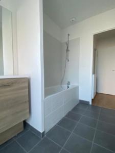 For rent Bassens 83 m2 Gironde (33530) photo 0