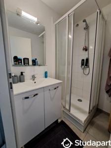For rent Bouscat 1 room 11 m2 Gironde (33110) photo 2