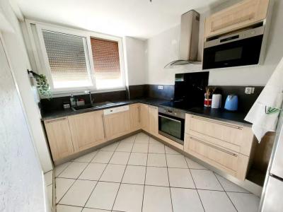For sale Marignane 4 rooms 72 m2 Bouches du Rhone (13700) photo 3