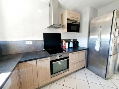 For sale Marignane 4 rooms 72 m2 Bouches du Rhone (13700) photo 4