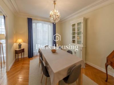 Louer Appartement 77 m2 Paris-7eme-arrondissement