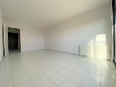 Louer Appartement Saint-laurent-du-var 950 euros
