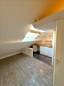 For rent Paris-10eme-arrondissement 1 room 9 m2 Paris (75010) photo 1