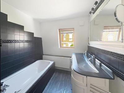 For rent Linselles 4 rooms 92 m2 Nord (59126) photo 3