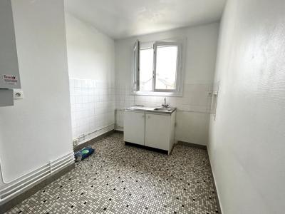 For rent Rennes 3 rooms 55 m2 Ille et vilaine (35000) photo 2
