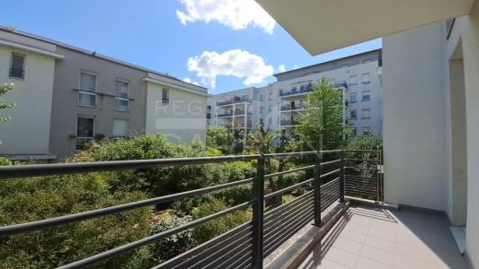 For sale Bron 3 rooms 74 m2 Rhone (69500) photo 0