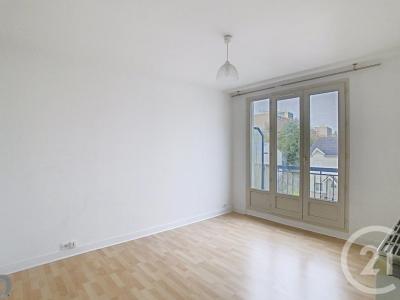 For rent Villejuif 3 rooms 63 m2 Val de Marne (94800) photo 2