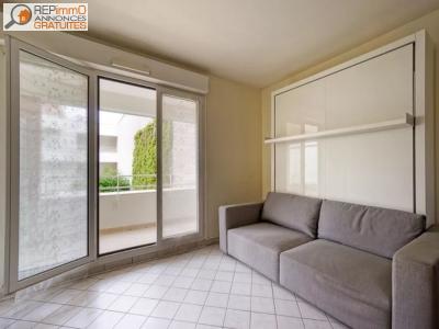 For rent Courbevoie 1 room 25 m2 Hauts de Seine (92400) photo 0