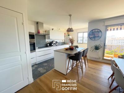 For rent Lyon-7eme-arrondissement 4 rooms 99 m2 Rhone (69007) photo 1