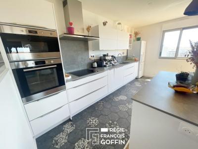 For rent Lyon-7eme-arrondissement 4 rooms 99 m2 Rhone (69007) photo 4