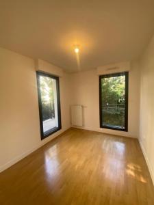 For rent Issy-les-moulineaux 4 rooms 74 m2 Hauts de Seine (92130) photo 2