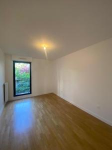 For rent Issy-les-moulineaux 4 rooms 74 m2 Hauts de Seine (92130) photo 3