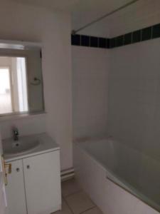 For rent Bordeaux 3 rooms 63 m2 Gironde (33100) photo 2