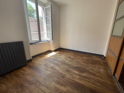 For rent Saint-yrieix-la-perche 2 rooms 37 m2 Haute vienne (87500) photo 0