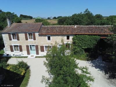For sale Brettes RUFFEC 9 rooms 179 m2 Charente (16240) photo 0