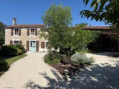 For sale Brettes RUFFEC 9 rooms 179 m2 Charente (16240) photo 1