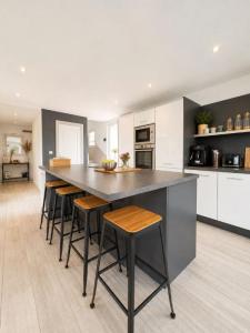 For sale Marignane 5 rooms 128 m2 Bouches du Rhone (13700) photo 2
