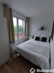 For rent Paris-19eme-arrondissement 1 room 9 m2 Paris (75019) photo 0