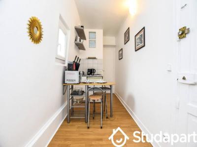 Louer Appartement 18 m2 Paris-18eme-arrondissement