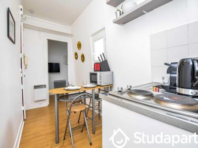 Louer Appartement Paris-18eme-arrondissement 1050 euros