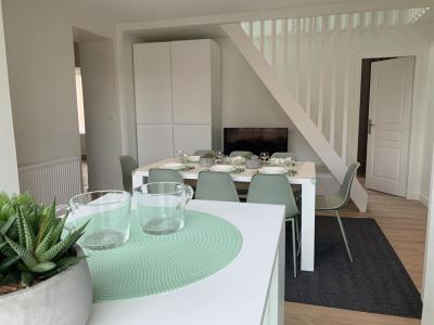 For rent Lyon-8eme-arrondissement 8 rooms 154 m2 Rhone (69008) photo 0