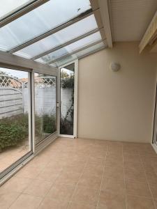 For sale Salles-sur-mer 3 rooms 76 m2 Charente maritime (17220) photo 1