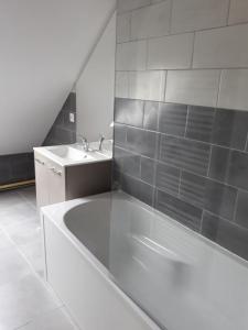 For rent CENTRE VILLE 3 rooms 47 m2 Yonne (89100) photo 2