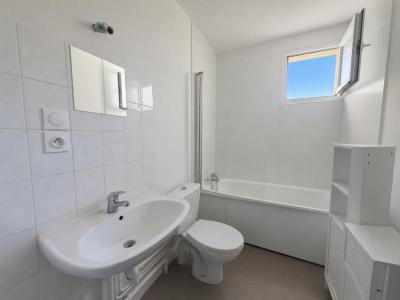 For rent Coteau 5 rooms 93 m2 Loire (42120) photo 3