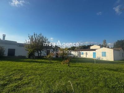 For sale Dolus-d'oleron 8 rooms 207 m2 Charente maritime (17550) photo 0