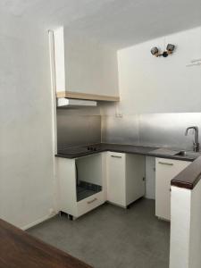 For rent Pelissanne 3 rooms 75 m2 Bouches du Rhone (13330) photo 2