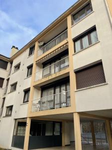 For rent Saint-yrieix-la-perche 5 rooms 100 m2 Haute vienne (87500) photo 0