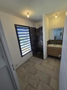 For rent Sainte-suzanne 4 rooms 91 m2 Reunion (97441) photo 3