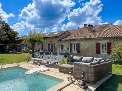 For sale Neuvic 10 rooms 254 m2 Dordogne (24190) photo 0