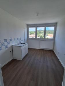 For rent Roche-la-moliere 4 rooms 82 m2 Loire (42230) photo 1