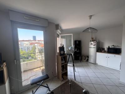 For rent Lyon-7eme-arrondissement 2 rooms 35 m2 Rhone (69007) photo 2