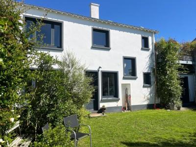 For sale Vannes 8 rooms 237 m2 Morbihan (56000) photo 1