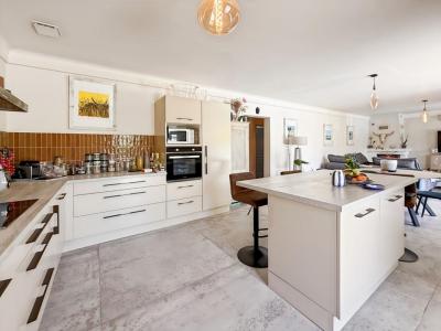 For sale Mouries 5 rooms 114 m2 Bouches du Rhone (13890) photo 2