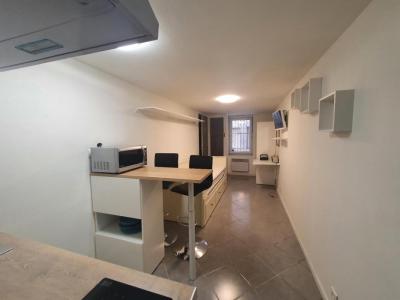 For rent Nimes 1 room 15 m2 Gard (30000) photo 1