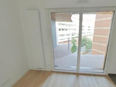 For rent Issy-les-moulineaux 2 rooms 38 m2 Hauts de Seine (92130) photo 0