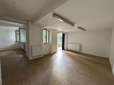 For rent Vaulx-en-velin 3 rooms 102 m2 Rhone (69120) photo 0