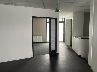 Louer Local commercial Rillieux-la-pape 30541 euros