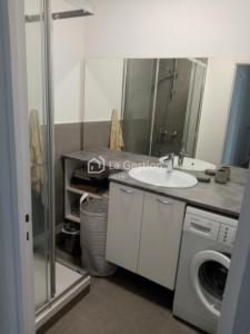 For rent Paris-18eme-arrondissement 3 rooms 65 m2 Paris (75018) photo 0