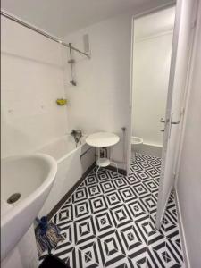 For rent Paris-15eme-arrondissement 1 room 25 m2 Paris (75015) photo 3