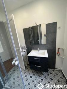 Louer Appartement 32 m2 Courbevoie
