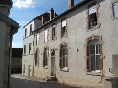 Louer Appartement 66 m2 Nolay