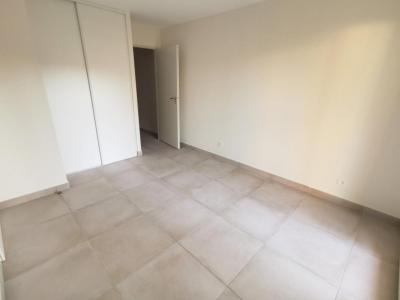 Louer Appartement Villeneuve-les-avignon 692 euros