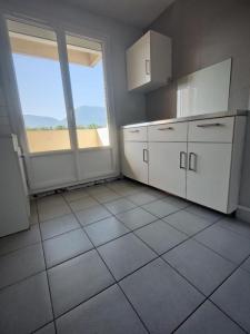 For sale Saint-martin-d'heres 4 rooms 62 m2 Isere (38400) photo 1
